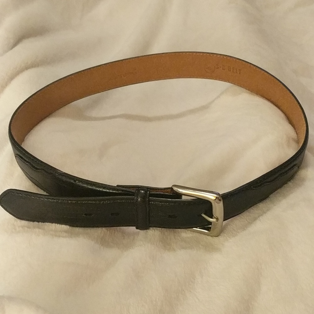 3-D black leather belt